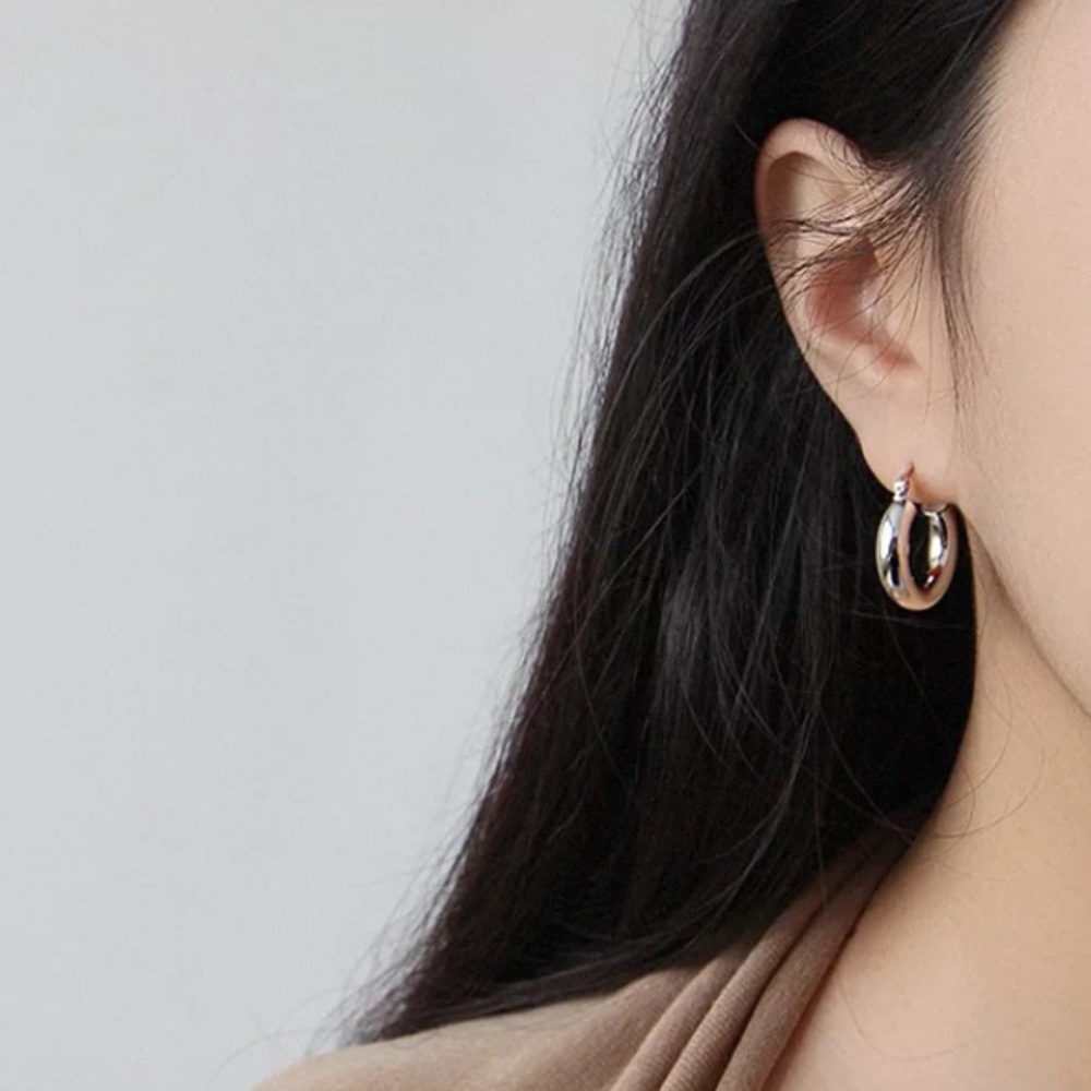 🔘Insta small hoop sterling silver earrings - Picture 5 of 6